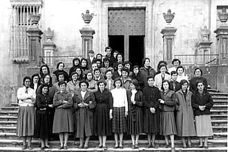 Década de los 40. Un grupo de señoras de Estella durante una visita cultural.