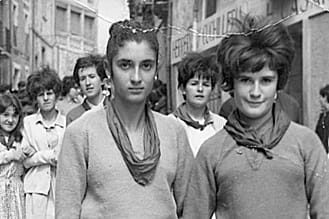 1968. En la cuesta Entrañas, Conchi Carretero y Tere Gómez.
