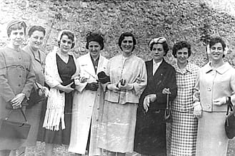 Década de los 50. Un grupo de mujeres entre las que se encuentran Eli Jiménez, Miren Larrucea, Carmen Montoya y la señora de Magolaras.