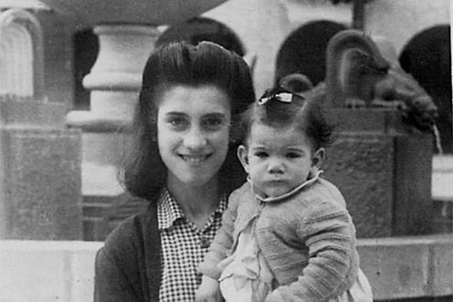 1947. María Ángeles Mañeru Belda y María Mañeru Belda.