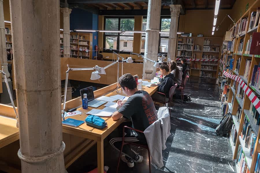 La biblioteca pública José María Lacarra retoma servicios