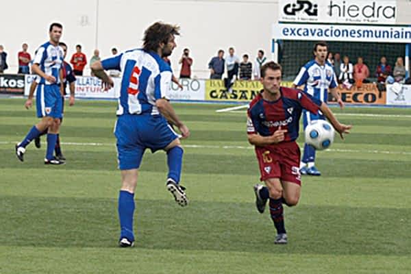 El Izarra vence por 2-0 al Compostela