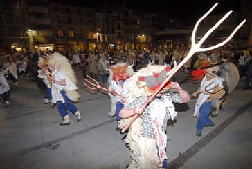 Los personajes del Carnaval rural pasearon por Estella
