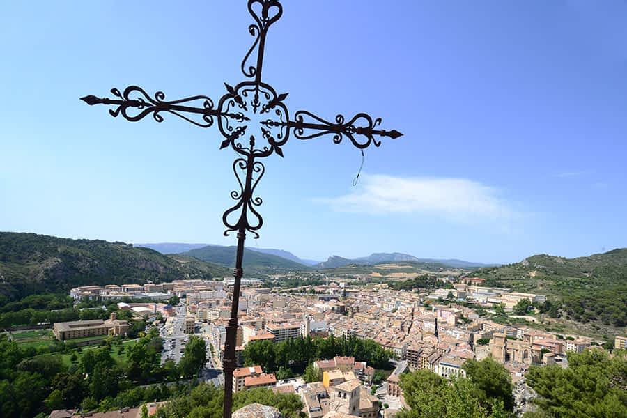 Cruz de los Castillos, ubicada sobre los restos del Castillo Mayor de Estella.