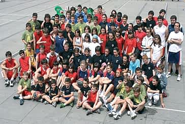 El streetball reunió en la plaza a 24 equipos