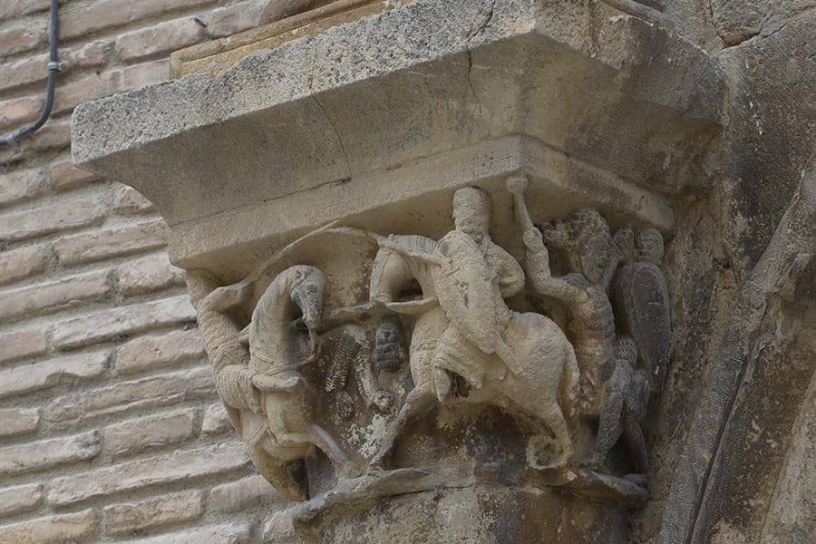 Capitel de Roldán y Ferragut, en el Palacio de los Reyes de Navarra.