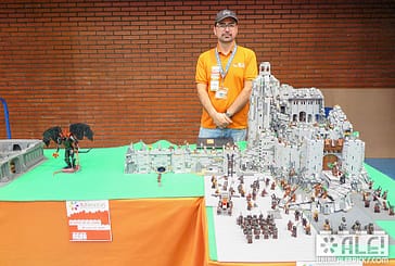 'LOCOS POR ...' - LAS CONSTRUCCIONES LEGO - JAVIER CAMPO - “Es una afición muy divertida.  A mí me relaja”