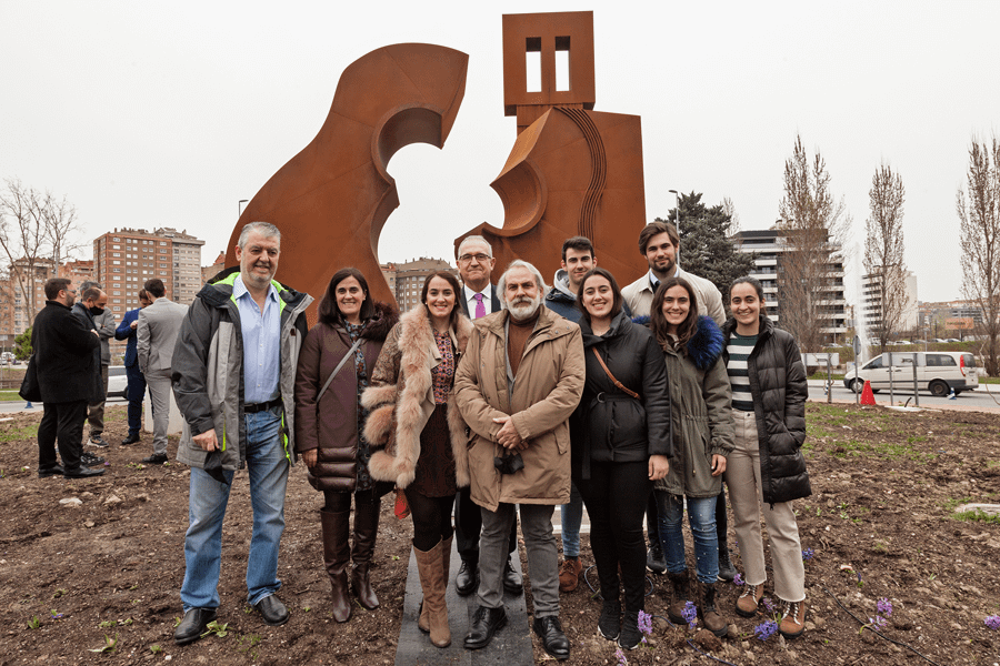Inaugurada en Pamplona la escultura del estellés Ciriza ‘Homenaje a Sabicas’