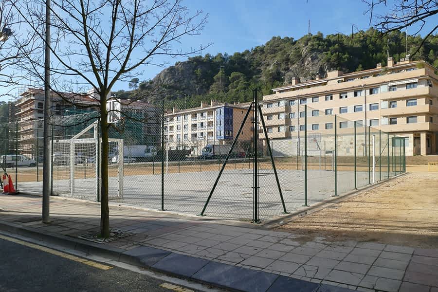 El Ayuntamiento habilita una pista deportiva en el Sector B