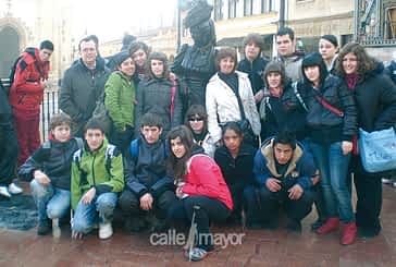 Alumnos de la ESO conocen Asturias guiados por La Regenta