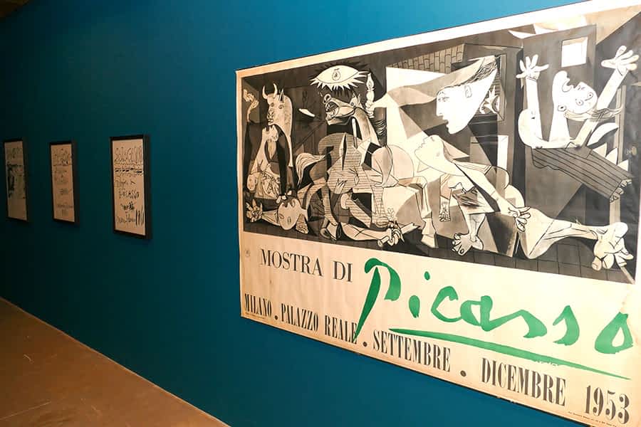 Carteles de Picasso en  el museo Gustavo de Maeztu