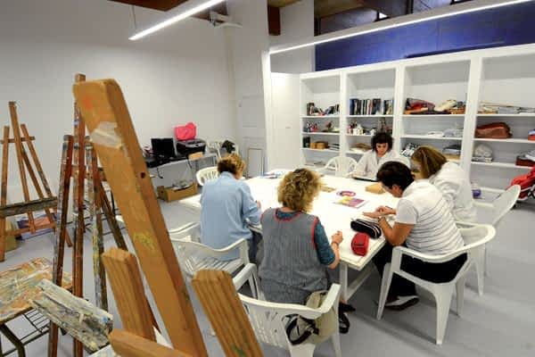 San Benito inaugura espacios para el taller de pintura Almudi