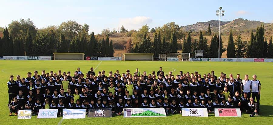 El Arenas presentó a sus 170 futbolistas