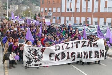 En torno a 3.000 personas nutrieron la manifestación del 8-M en Estella
