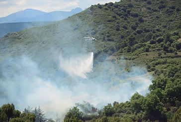 Un incendio forestal en Belástegui obligó al desalojo de diez unifamiliares