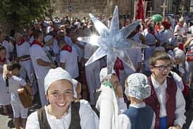 Domingo, procesión y pañuelada - 07-08-2016