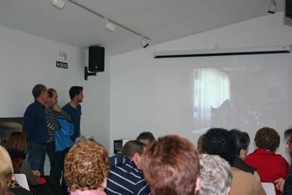 Cirauqui acogió la presentación del documental ‘Val de Mañeru, tejiendo valle’