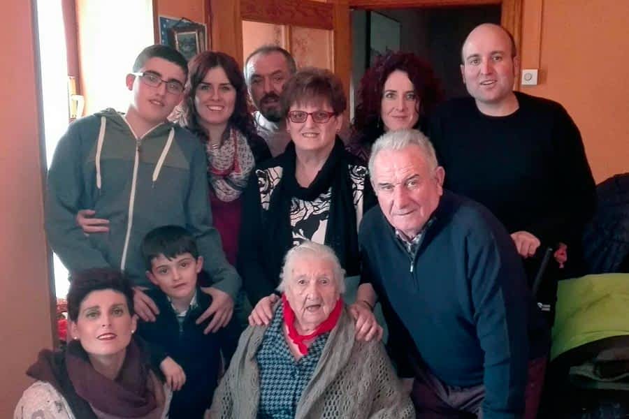 Dicastillo homenajea a la vecina Faustina Ollobarren Sesma por su 100 cumpleaños