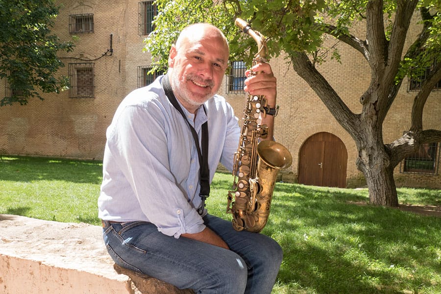 PRIMER PLANO – Mikel Andueza, saxofonista – “Mi metodología musical parte de la importancia de la tradición del jazz”