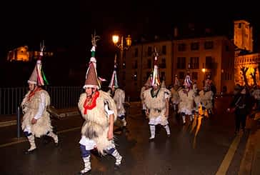 Los personajes del Carnaval Rural animaron las calles de Estella