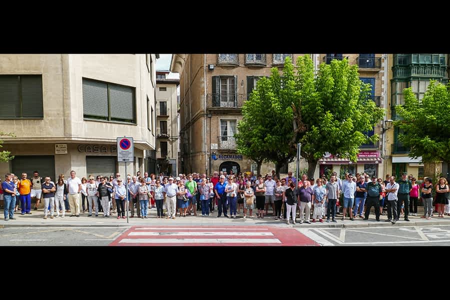 Estella se concentra en contra de los atentados de Barcelona y Cambrils