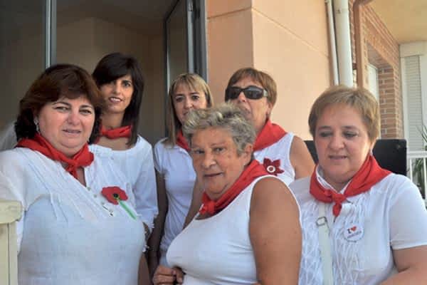 La asociación de mujeres lanzó el cohete de las fiestas de Abárzuza