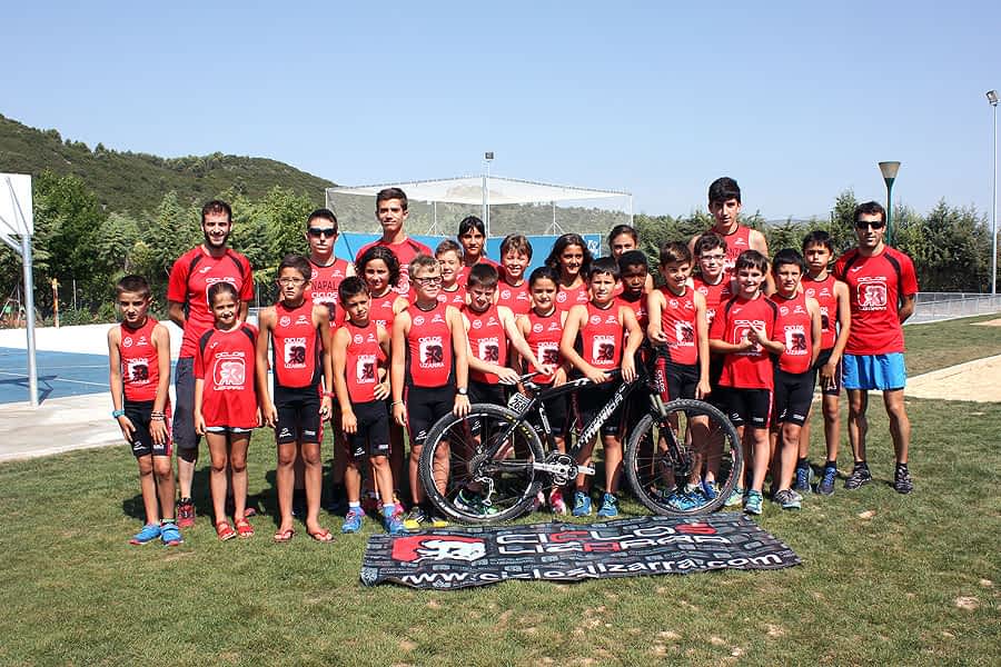 Presentación del club de triatlón Tri Ur Gazia en el ecuador de la temporada