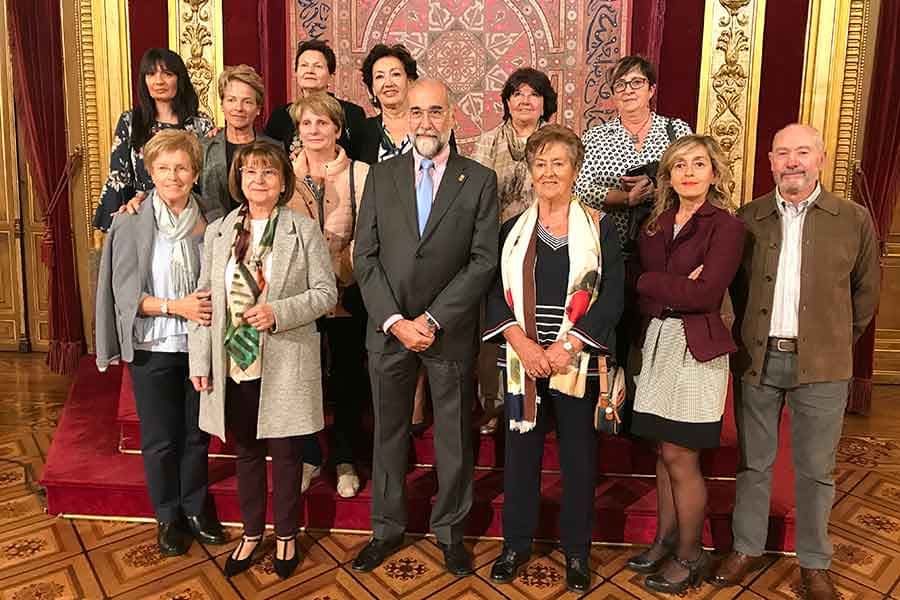 El consejero de Salud, Fernando Domínguez, recibió al grupo de Voluntariado del Hospital de Estella en el Palacio de Navarra
