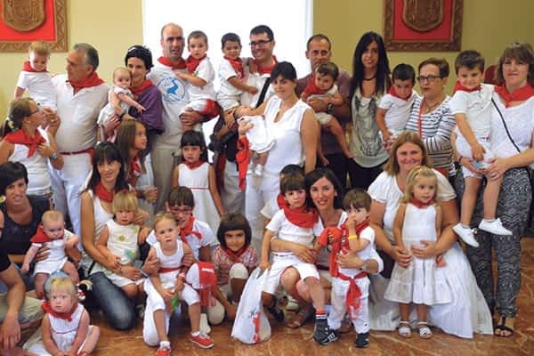 Murieta homenajeó por primera vez a los nuevos niños del pueblo
