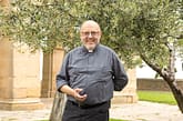 PRIMER PLANO - GERMÁN MARTÍNEZ LAPARRA - CURA - “La labor de un párroco no es solo dar misas, es, sobre todo, gestionar parroquias”