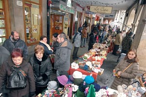 El mercado ofrecerá sus productos artesanos en la plaza de los Fueros el domingo día 4