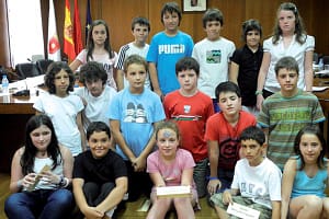 Los diecisiete nuevos corporativos que componen el Ayuntamiento infantil en las fiestas de 2012