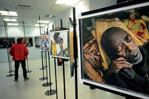 Un local de la calle San Andrés acoge la exposición colectiva de fotorreporteros de Navarra que lleva por título ‘Imaginados’