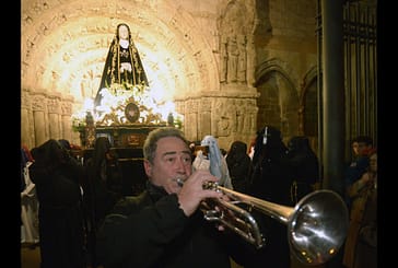 El Traslado de la Dolorosa inauguró la Semana Santa en Estella