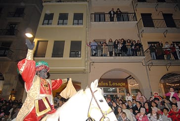 La magia de la cabalgata de Reyes recorrió las calles de Estella