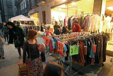 Treinta y tres comercios sacaron su género a la calle en la V Feria de Stock