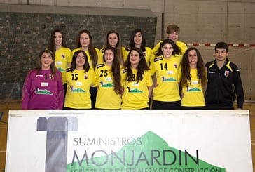 El equipo sénior femenino del BM Lizarreria, líder