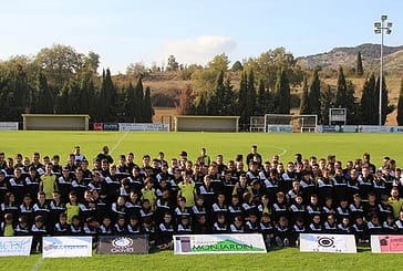 El Arenas presentó a sus 170 futbolistas