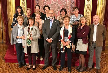 El consejero de Salud, Fernando Domínguez, recibió al grupo de Voluntariado del Hospital de Estella en el Palacio de Navarra