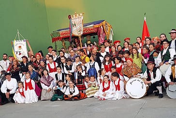 El grupo de danzas Virgen del Puy-San Andrés actuó como invitado en Hospital de Órbigo