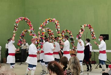 1.600 personas secundan la iniciativa ‘De románico,  danza y vino’