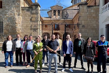 Tradicional intercambio de varas en El Puy