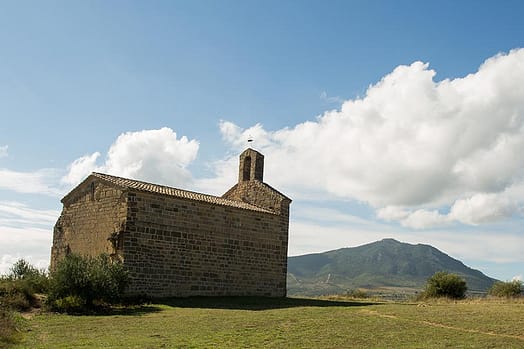Ermita de San Miguel, ubicada en el camino de Santiago entre Villatuerta y Estella