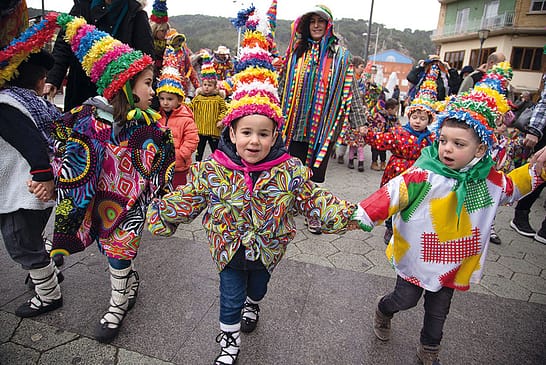 Lizarra Ikastola desfiló su carnaval etnográfico