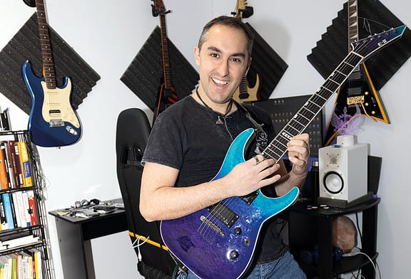 LOCOS POR... La guitarra - Aitor Ortigosa Fernández - “Mi interés por el rock, el heavy y el metal me llevó a coger la guitarra”