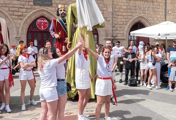 Gigantes, comidas, música y encierros para celebrar las Fiestas del Puy