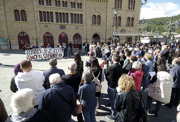 Trescientas personas se manifiestan en contra del cierre de Tenerías Omega