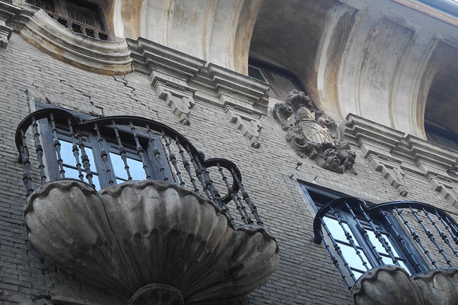 Casa Palacio de los Munárriz, popularmente conocida como "Casa de las Conchas", ubicada en la Calle Mayor de Estella - Lizarra