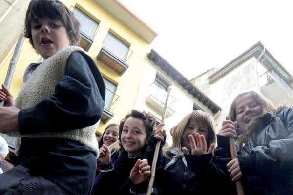 Los alumnos de Ikastola y Remontival rogaron protección a Santa Águeda