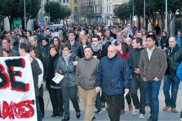 1.500 personas se manifestaron contra la destrucción de empleo  en la comarca